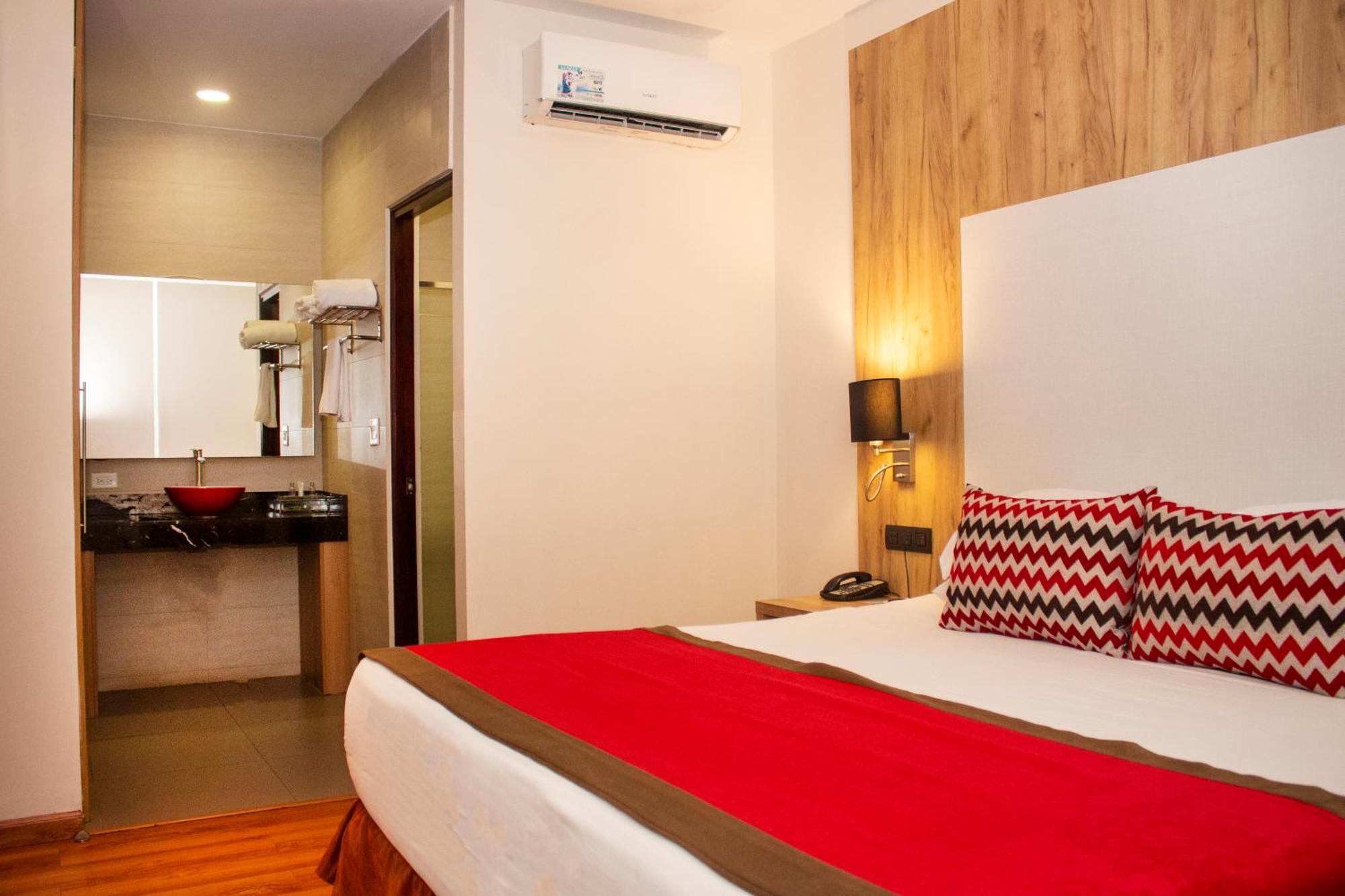 Hotel Ramada By Wyndham Panama Via Argentina Exterior foto