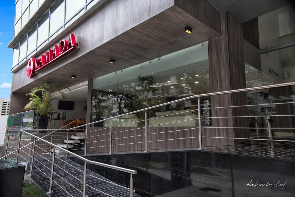 Hotel Ramada By Wyndham Panama Via Argentina Exterior foto